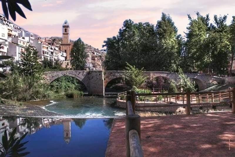 Apartamentos Los Robles Alcala del Jucar Buitenkant foto