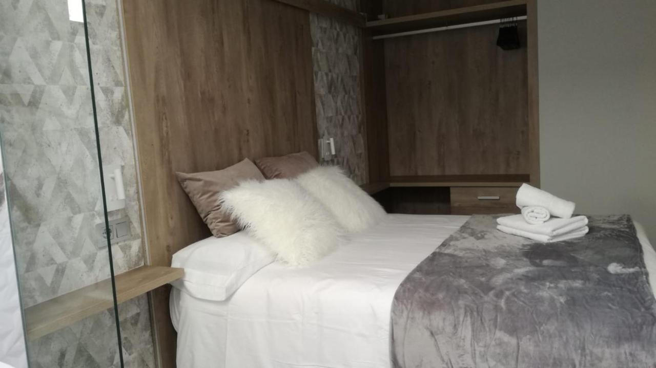 Apartamentos Los Robles Alcala del Jucar Buitenkant foto