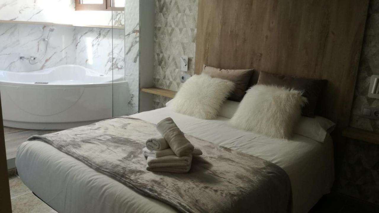 Apartamentos Los Robles Alcala del Jucar Buitenkant foto
