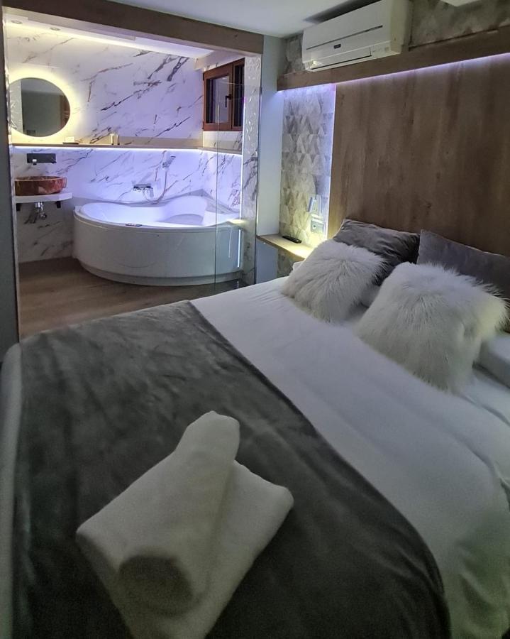 Apartamentos Los Robles Alcala del Jucar Buitenkant foto