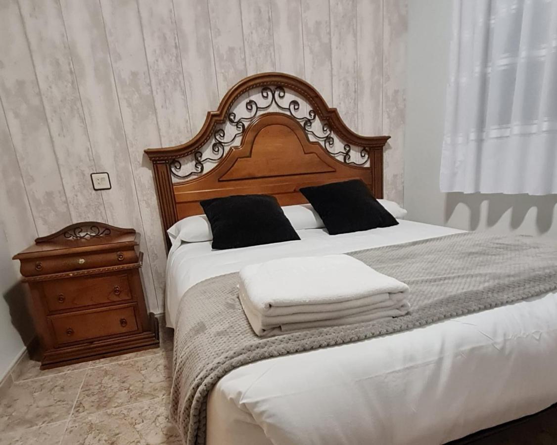 Apartamentos Los Robles Alcala del Jucar Buitenkant foto